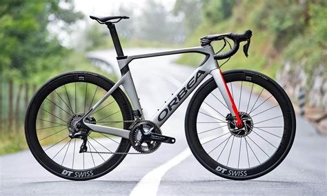 Bicicleta estática plegable con monitor